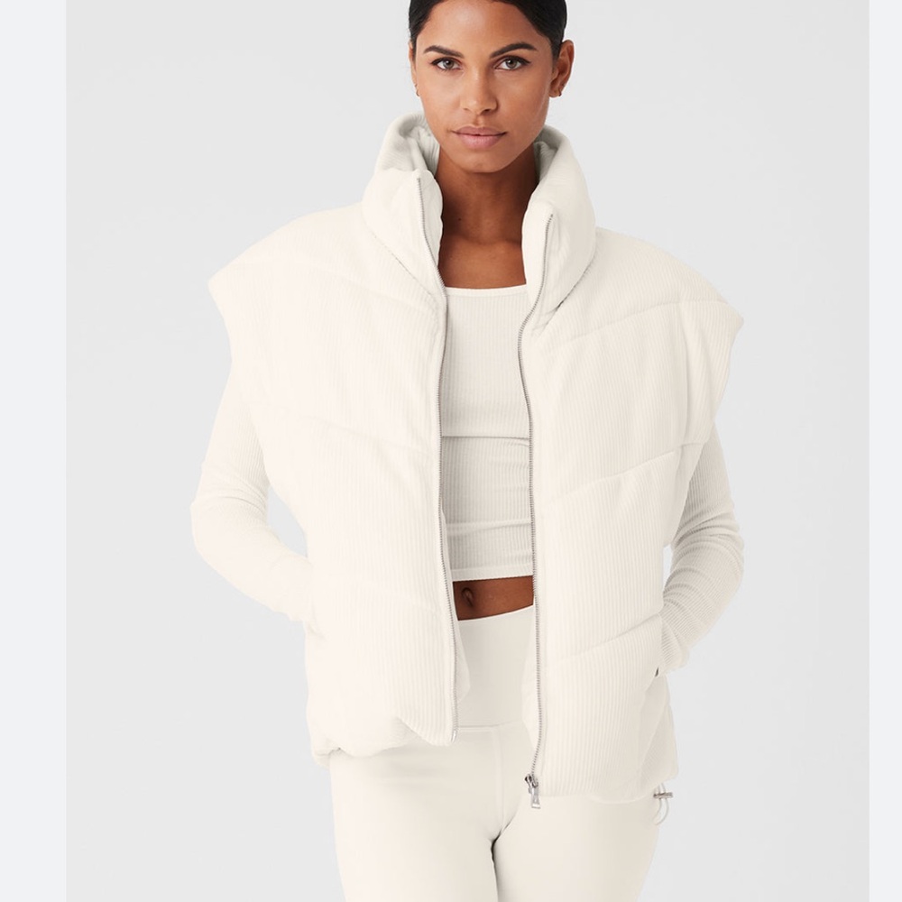 ALO Ribbed Velour Mountain Side Puffer Vest, Ivory, size XS